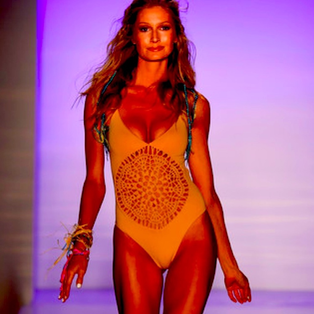 Frankies Bikinis Poppy Nude *RARE*